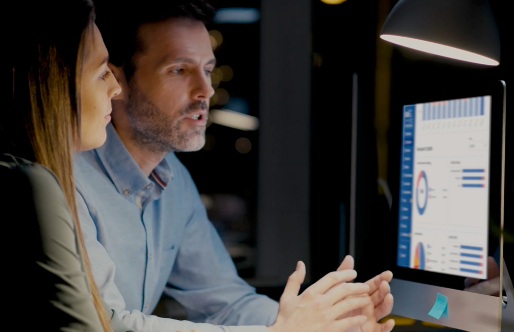 Clinician using QSight